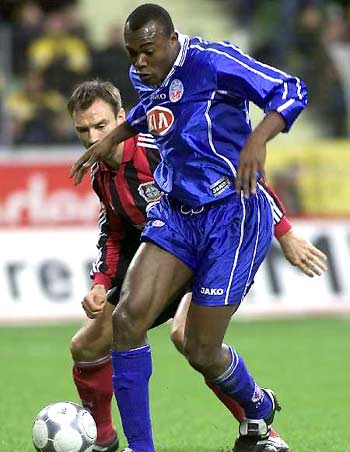 住了活塞内 住了活塞内